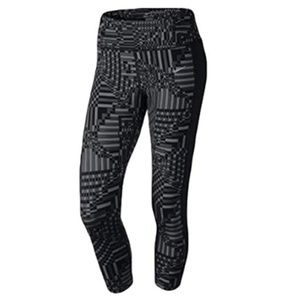 Nike Women's Epic Lux Tight Fit Crop Running Tight